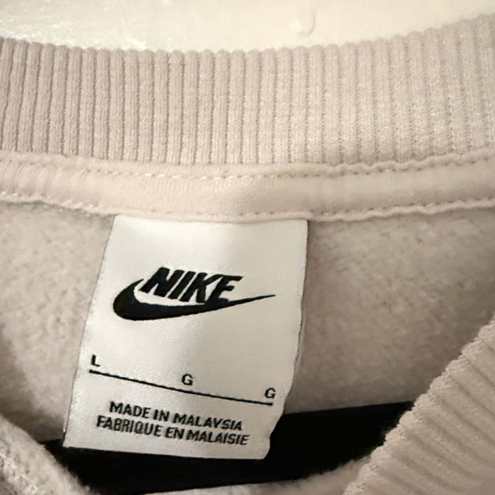 Nike Women's Crewneck - Picture 3 of 4